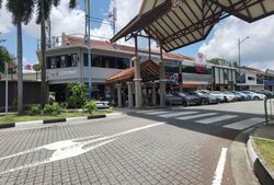 Kensington Park Road (D19), Retail #566278311